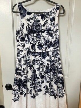Talbots Blue Floral Cascade Sleeveless Flare Sleeveless Pockets Dress Size 6